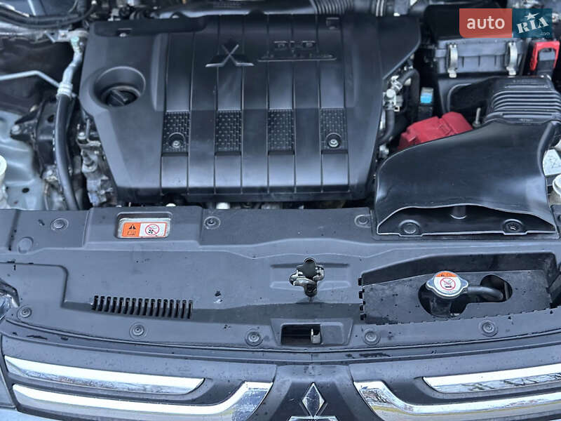 Позашляховик / Кросовер Mitsubishi Outlander 2013 в Луцьку