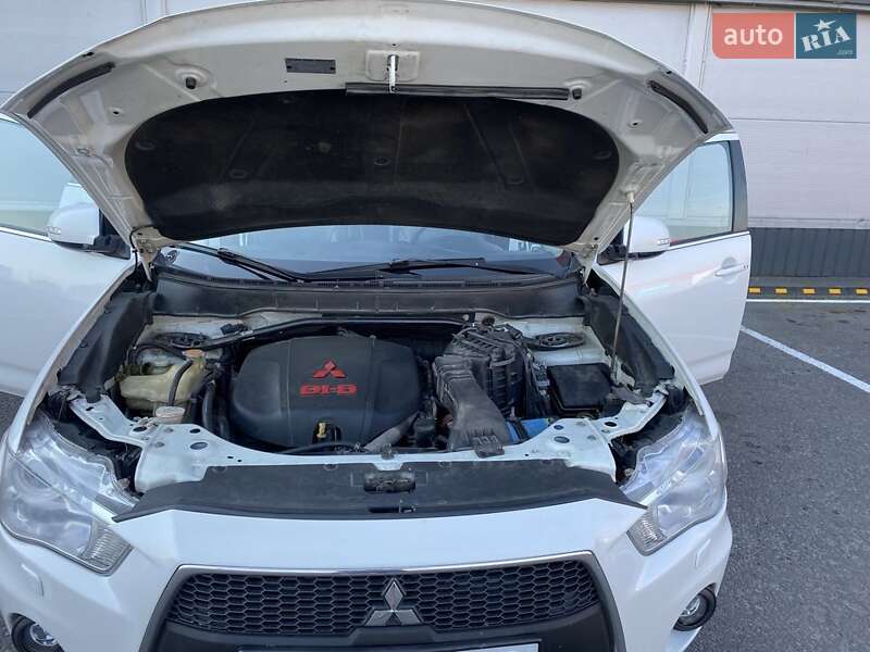 Внедорожник / Кроссовер Mitsubishi Outlander 2010 в Ровно