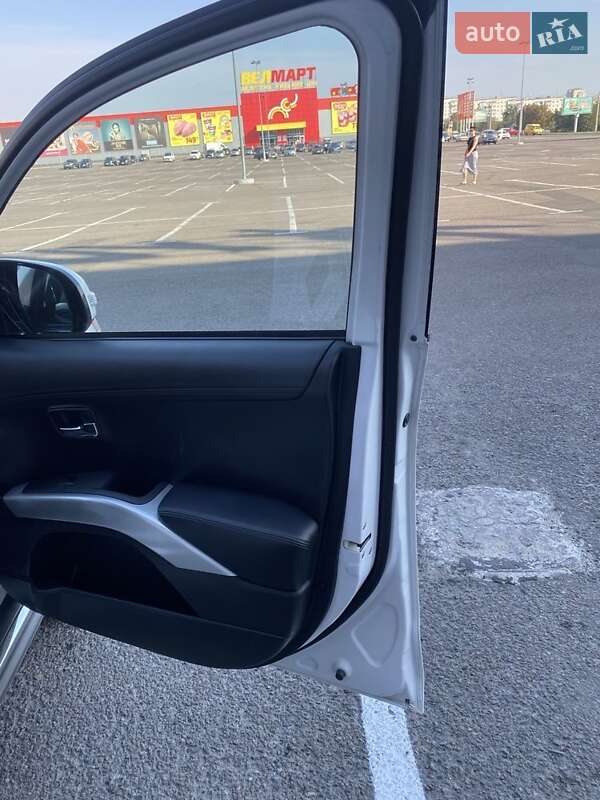 Внедорожник / Кроссовер Mitsubishi Outlander 2010 в Ровно