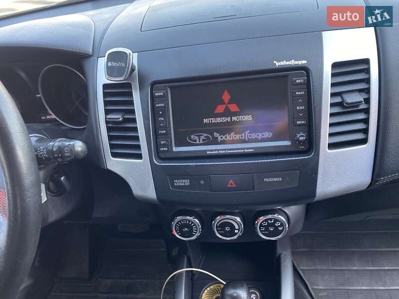 Внедорожник / Кроссовер Mitsubishi Outlander 2010 в Ровно