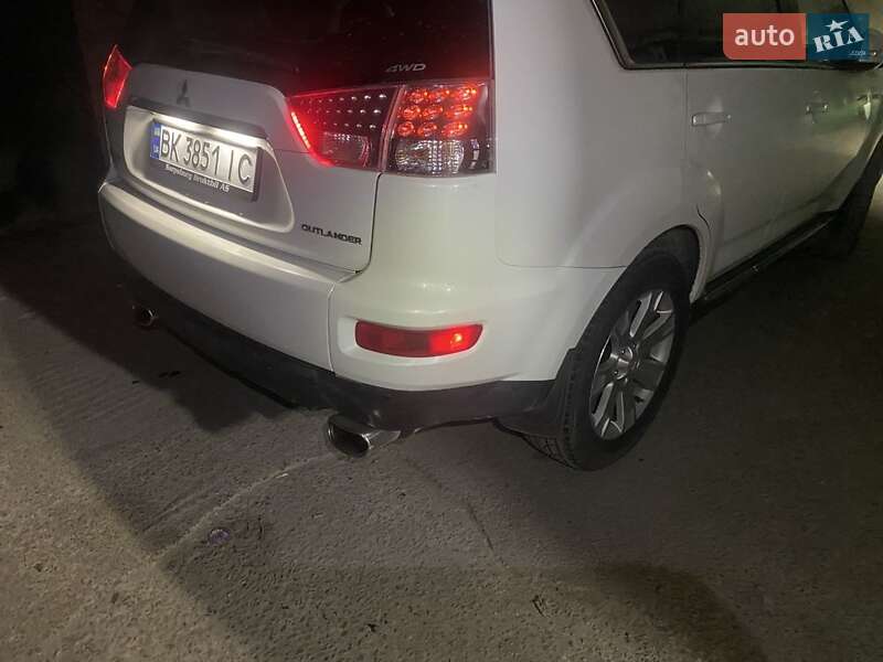 Внедорожник / Кроссовер Mitsubishi Outlander 2010 в Ровно