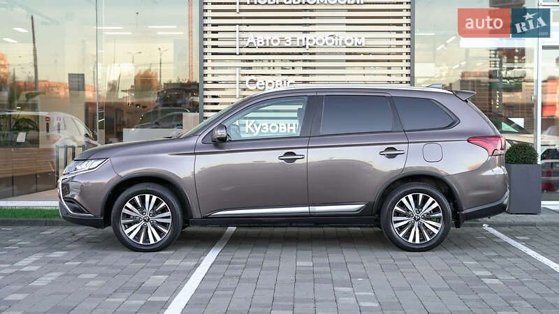 Внедорожник / Кроссовер Mitsubishi Outlander 2021 в Львове