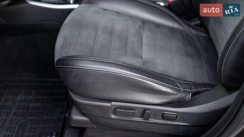 Внедорожник / Кроссовер Mitsubishi Outlander 2021 в Львове