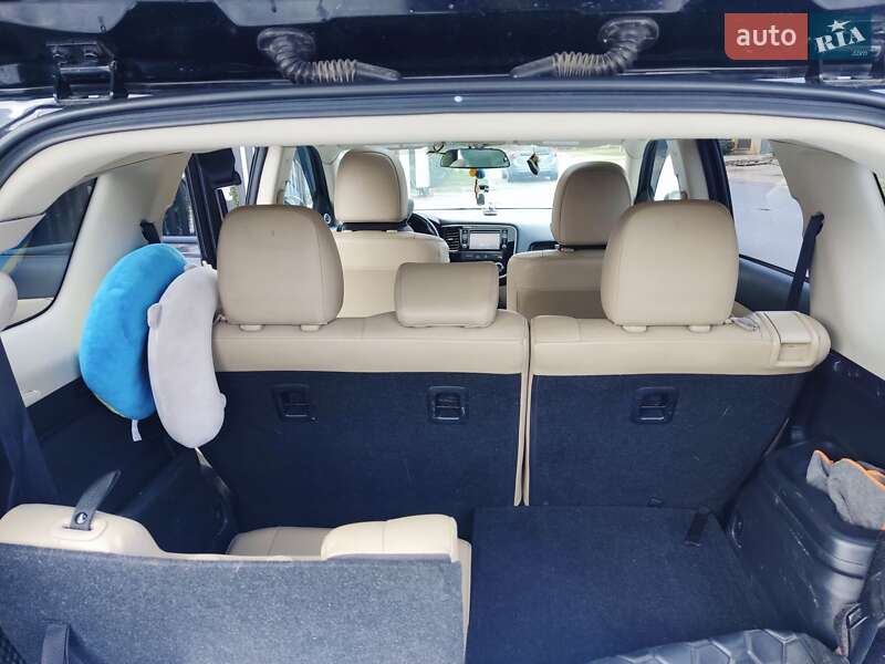 Внедорожник / Кроссовер Mitsubishi Outlander 2016 в Киеве