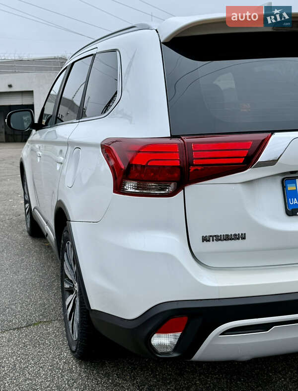 Позашляховик / Кросовер Mitsubishi Outlander 2019 в Запоріжжі