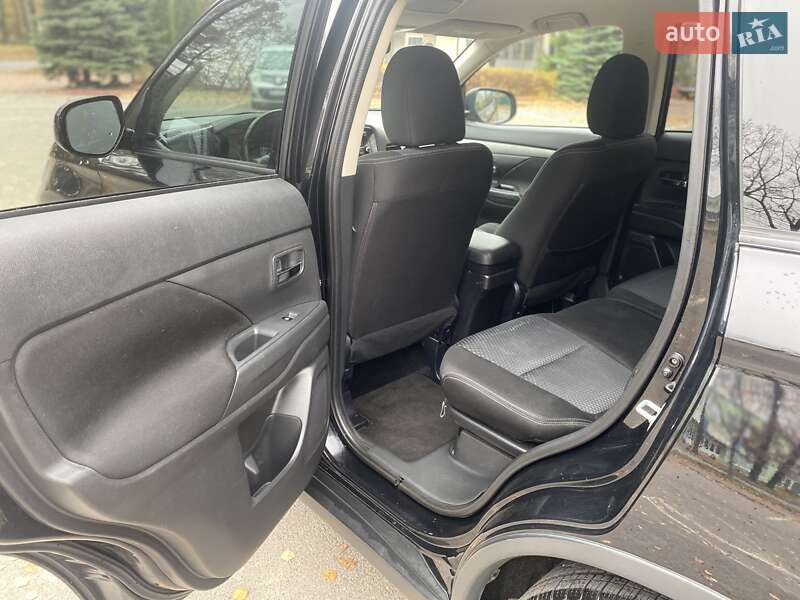 Внедорожник / Кроссовер Mitsubishi Outlander 2016 в Виннице