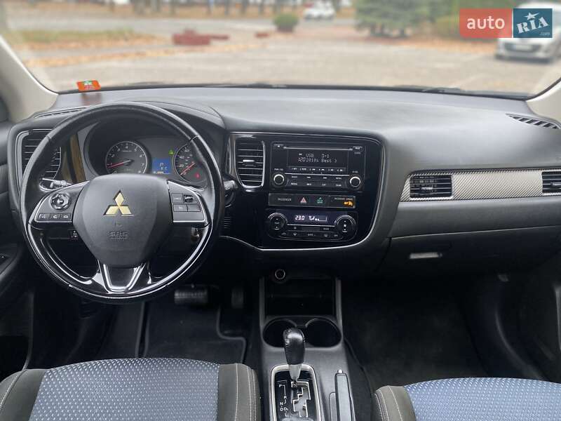 Внедорожник / Кроссовер Mitsubishi Outlander 2016 в Виннице