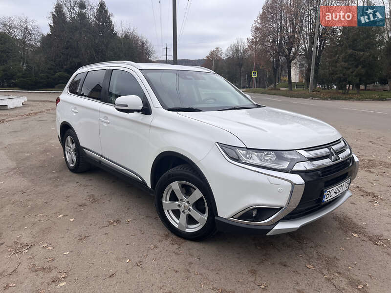 Внедорожник / Кроссовер Mitsubishi Outlander 2016 в Львове