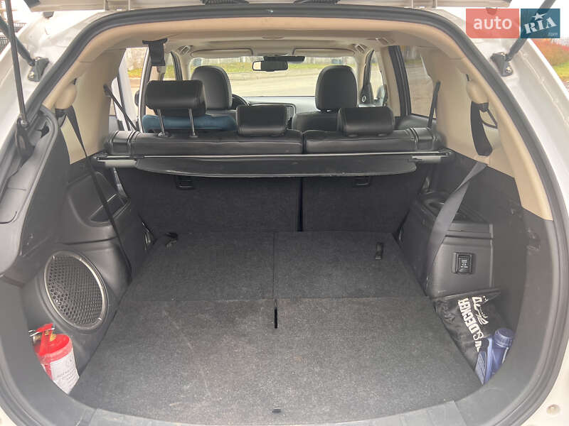 Внедорожник / Кроссовер Mitsubishi Outlander 2016 в Львове