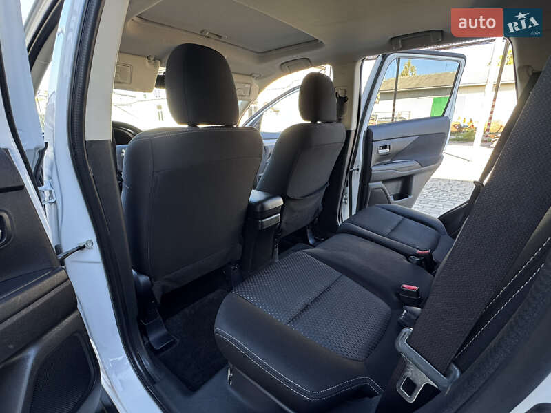 Позашляховик / Кросовер Mitsubishi Outlander 2016 в Ковелі фото 55 Позашляховик / Кросовер Mitsubishi Outlander 2016 в Ковелі