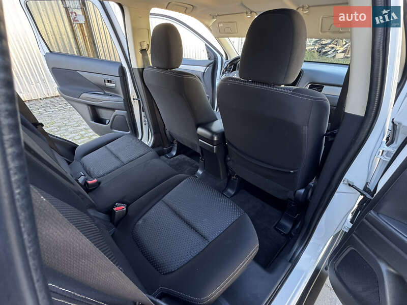 Позашляховик / Кросовер Mitsubishi Outlander 2016 в Ковелі фото 53 Позашляховик / Кросовер Mitsubishi Outlander 2016 в Ковелі