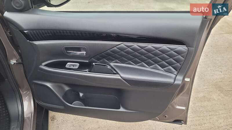 Внедорожник / Кроссовер Mitsubishi Outlander 2021 в Киеве фото 8 Внедорожник / Кроссовер Mitsubishi Outlander 2021 в Киеве