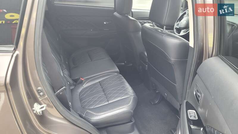 Внедорожник / Кроссовер Mitsubishi Outlander 2021 в Киеве фото 11 Внедорожник / Кроссовер Mitsubishi Outlander 2021 в Киеве