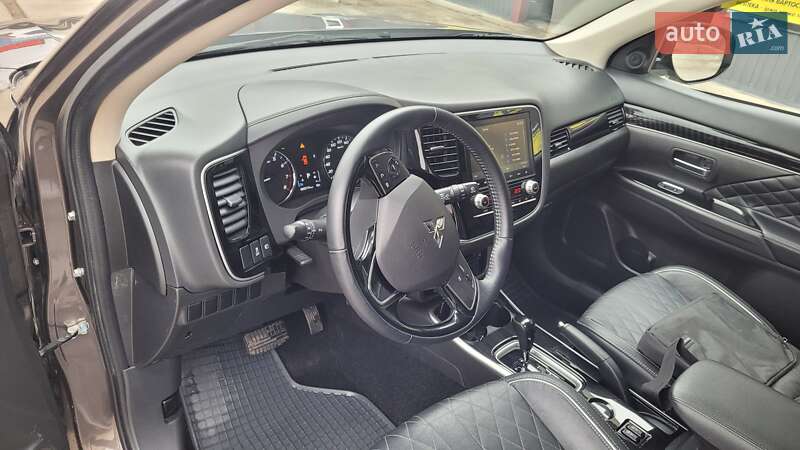 Внедорожник / Кроссовер Mitsubishi Outlander 2021 в Киеве фото 17 Внедорожник / Кроссовер Mitsubishi Outlander 2021 в Киеве