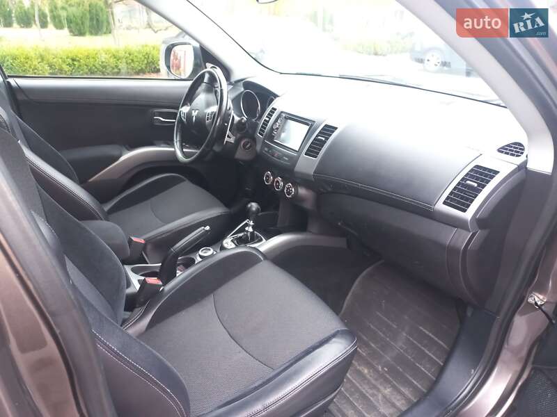 Позашляховик / Кросовер Mitsubishi Outlander 2010 в Луцьку фото 7 Позашляховик / Кросовер Mitsubishi Outlander 2010 в Луцьку