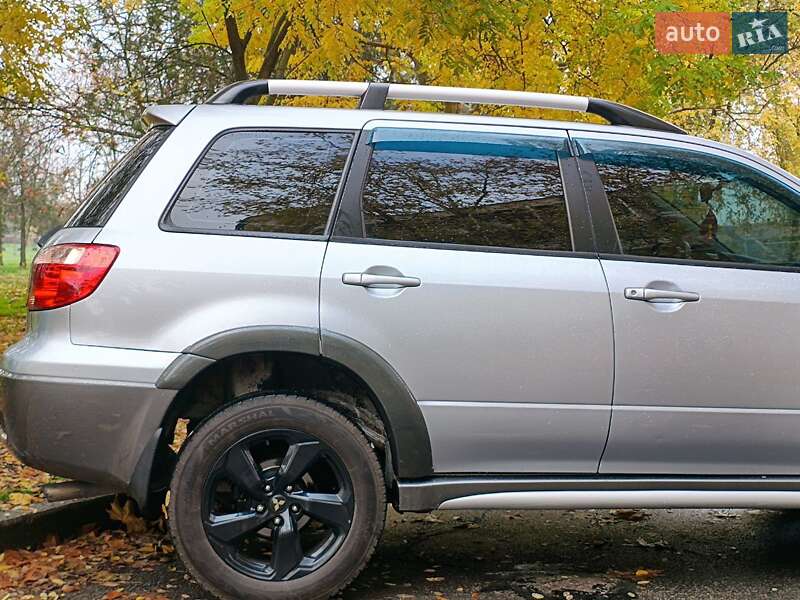 Внедорожник / Кроссовер Mitsubishi Outlander 2005 в Николаеве