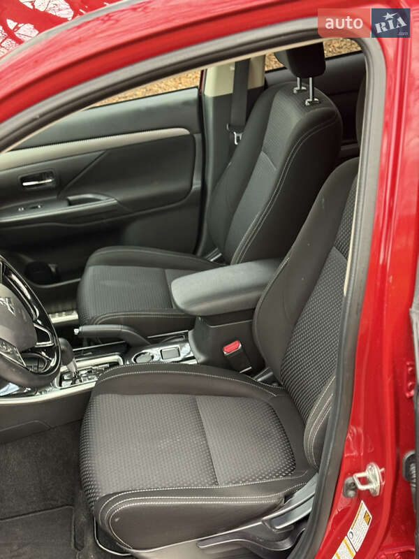 Позашляховик / Кросовер Mitsubishi Outlander 2016 в Львові