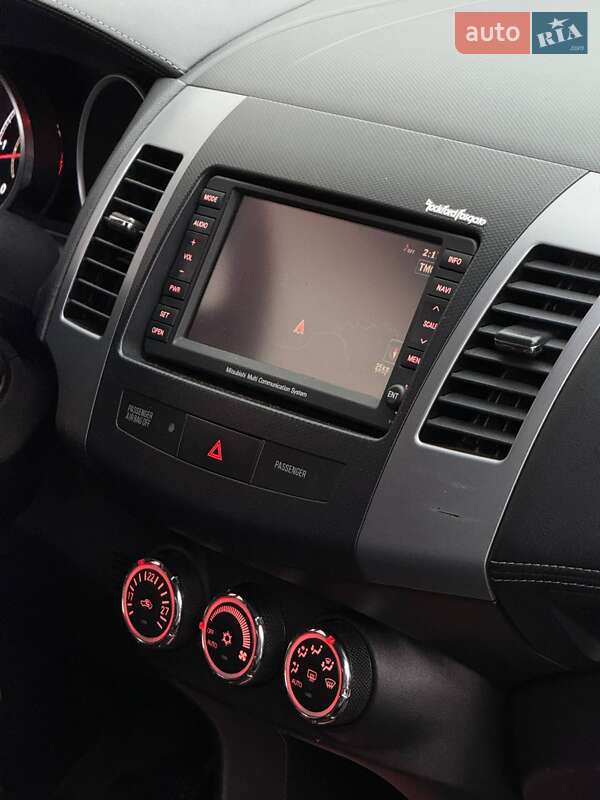 Позашляховик / Кросовер Mitsubishi Outlander 2012 в Чернівцях