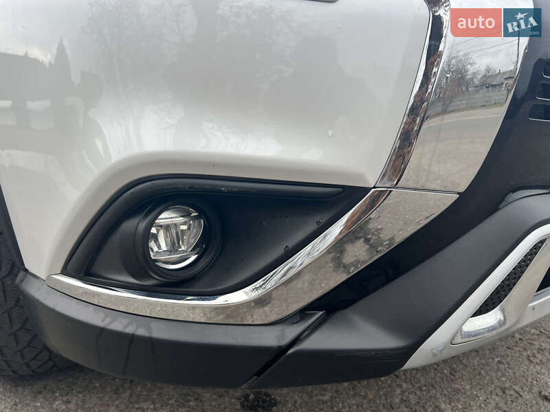 Позашляховик / Кросовер Mitsubishi Outlander 2020 в Києві