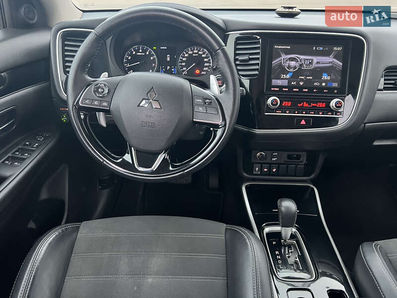Позашляховик / Кросовер Mitsubishi Outlander 2020 в Києві
