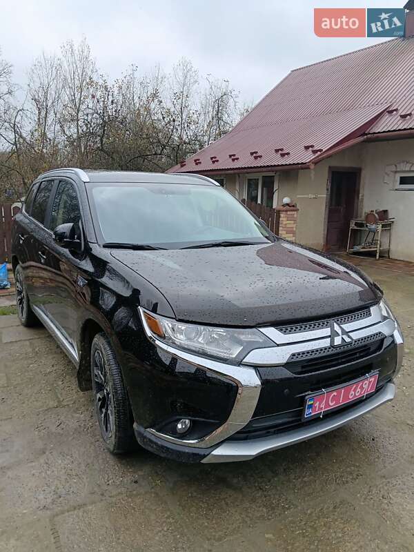 Внедорожник / Кроссовер Mitsubishi Outlander 2018 в Львове