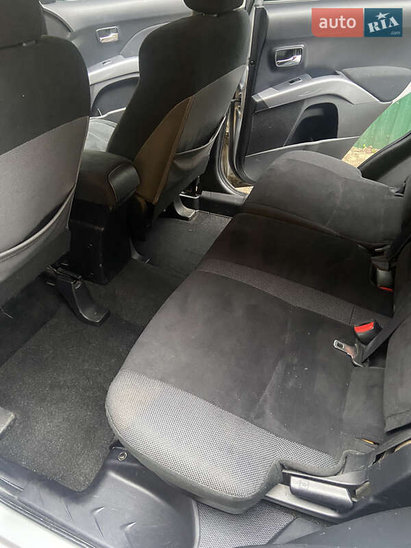 Позашляховик / Кросовер Mitsubishi Outlander 2008 в Новояворівську