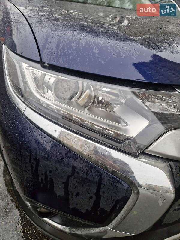 Позашляховик / Кросовер Mitsubishi Outlander 2022 в Києві