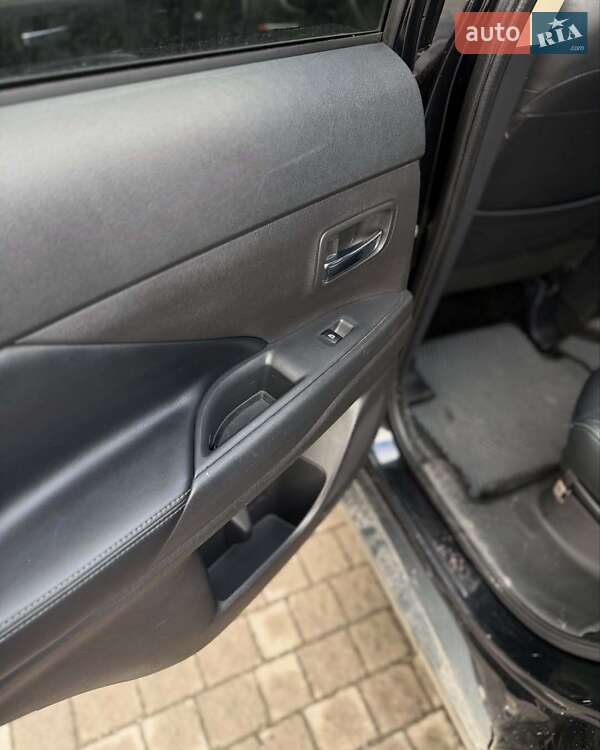 Внедорожник / Кроссовер Mitsubishi Outlander 2018 в Львове фото 9 Внедорожник / Кроссовер Mitsubishi Outlander 2018 в Львове