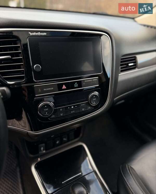 Внедорожник / Кроссовер Mitsubishi Outlander 2018 в Львове фото 17 Внедорожник / Кроссовер Mitsubishi Outlander 2018 в Львове