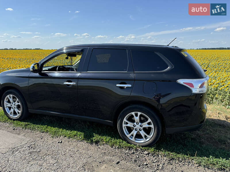 Позашляховик / Кросовер Mitsubishi Outlander 2013 в Полтаві