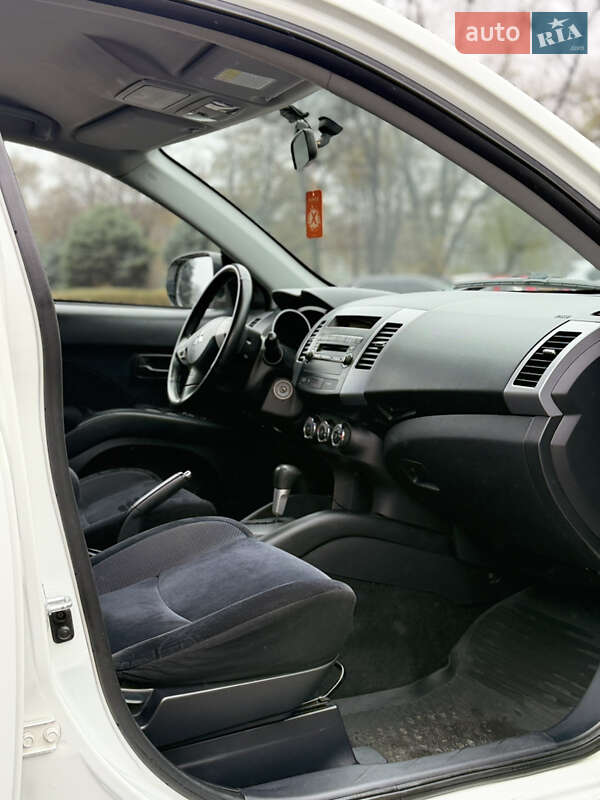 Внедорожник / Кроссовер Mitsubishi Outlander 2010 в Каменском фото 6 Внедорожник / Кроссовер Mitsubishi Outlander 2010 в Каменском