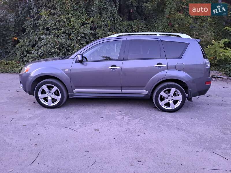 Внедорожник / Кроссовер Mitsubishi Outlander 2009 в Запорожье