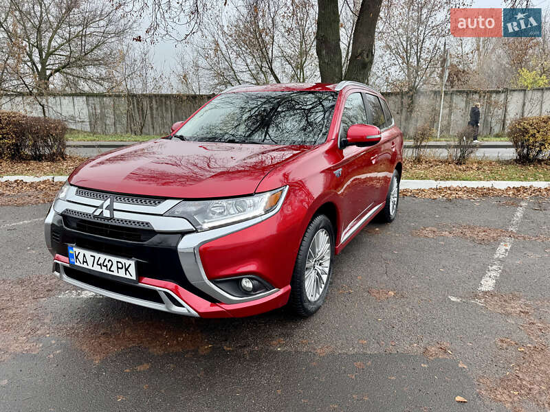 Позашляховик / Кросовер Mitsubishi Outlander 2021 в Черкасах