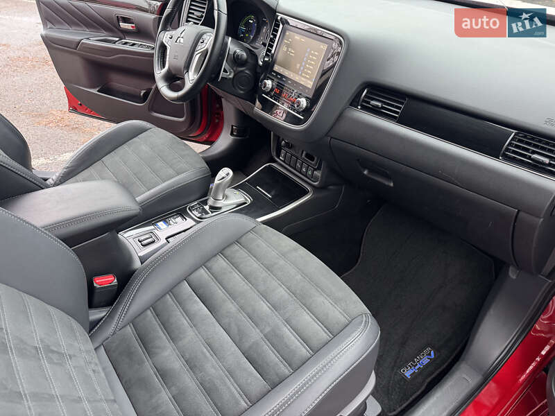 Позашляховик / Кросовер Mitsubishi Outlander 2021 в Черкасах