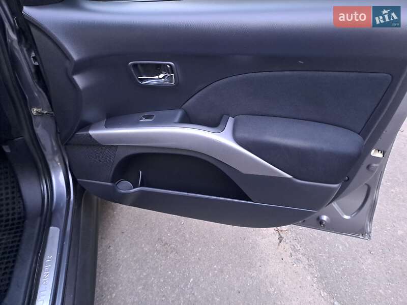 Внедорожник / Кроссовер Mitsubishi Outlander 2009 в Запорожье