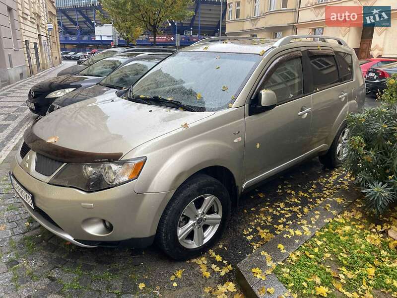 Внедорожник / Кроссовер Mitsubishi Outlander 2008 в Остроге