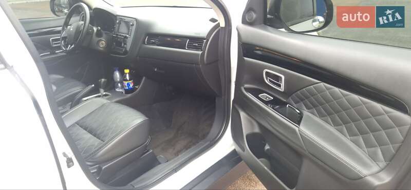 Позашляховик / Кросовер Mitsubishi Outlander 2015 в Житомирі фото 16 Позашляховик / Кросовер Mitsubishi Outlander 2015 в Житомирі