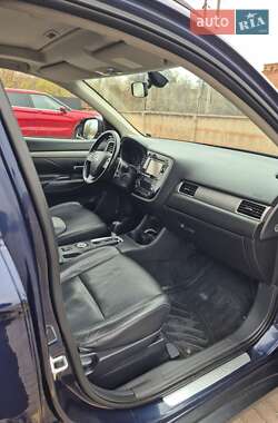 Внедорожник / Кроссовер Mitsubishi Outlander 2013 в Кривом Роге