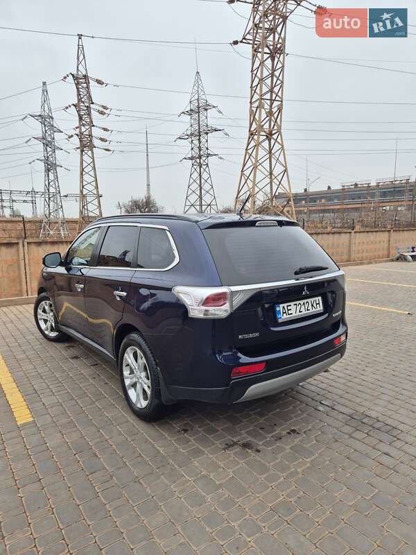 Внедорожник / Кроссовер Mitsubishi Outlander 2013 в Кривом Роге