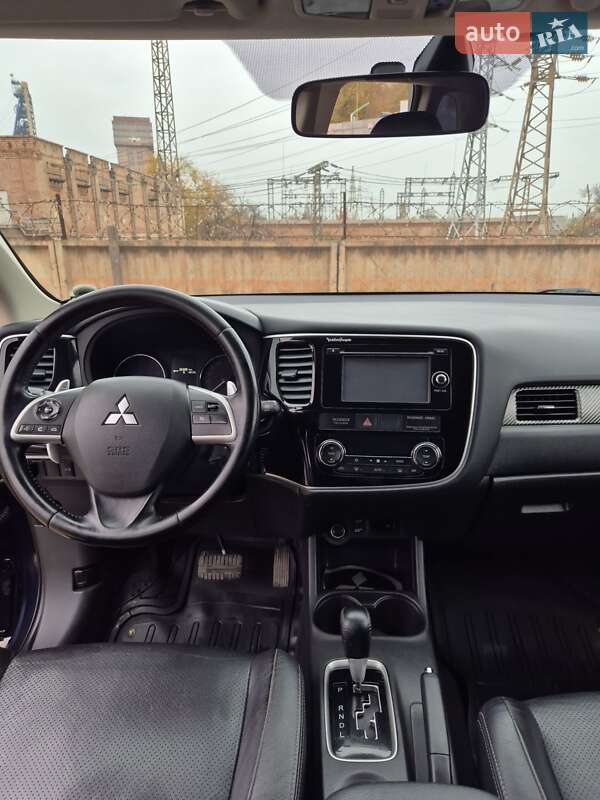 Внедорожник / Кроссовер Mitsubishi Outlander 2013 в Кривом Роге