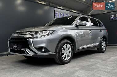 Позашляховик / Кросовер Mitsubishi Outlander 2020 в Києві