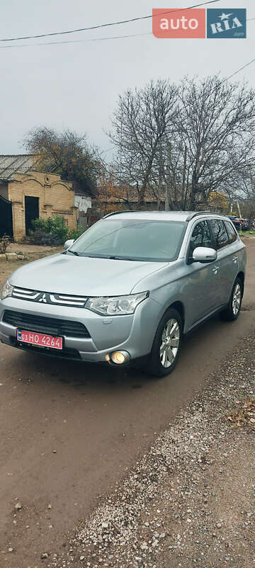 Внедорожник / Кроссовер Mitsubishi Outlander 2012 в Белгороде-Днестровском