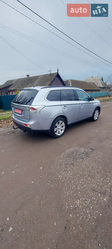Внедорожник / Кроссовер Mitsubishi Outlander 2012 в Белгороде-Днестровском