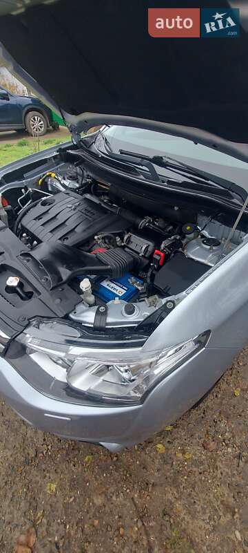 Внедорожник / Кроссовер Mitsubishi Outlander 2012 в Белгороде-Днестровском