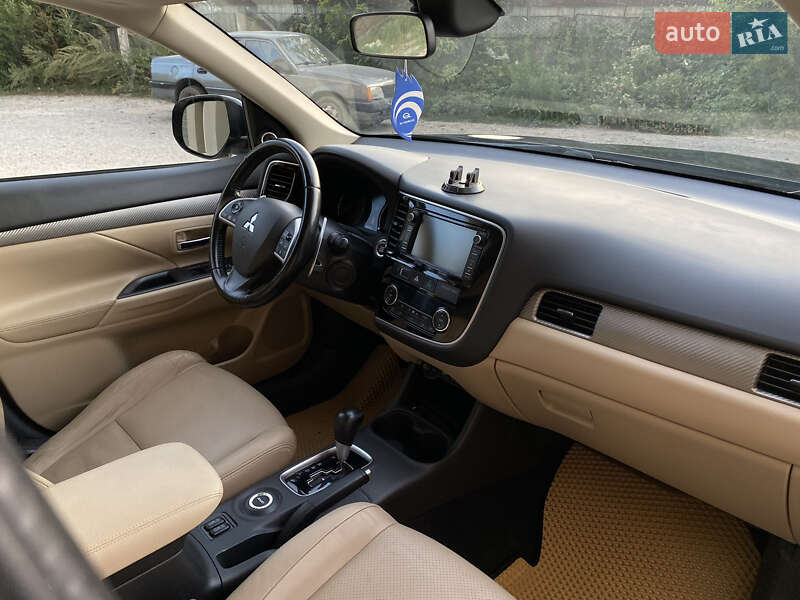 Внедорожник / Кроссовер Mitsubishi Outlander 2013 в Ивано-Франковске фото 31 Внедорожник / Кроссовер Mitsubishi Outlander 2013 в Ивано-Франковске