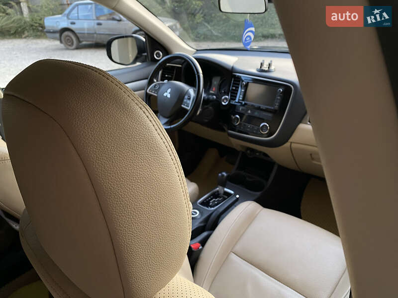 Внедорожник / Кроссовер Mitsubishi Outlander 2013 в Ивано-Франковске фото 36 Внедорожник / Кроссовер Mitsubishi Outlander 2013 в Ивано-Франковске