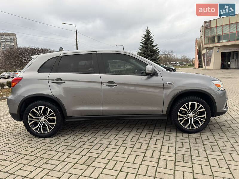 Внедорожник / Кроссовер Mitsubishi Outlander 2019 в Запорожье
