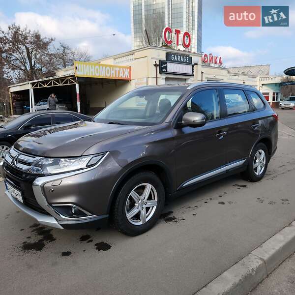 Внедорожник / Кроссовер Mitsubishi Outlander 2017 в Одессе