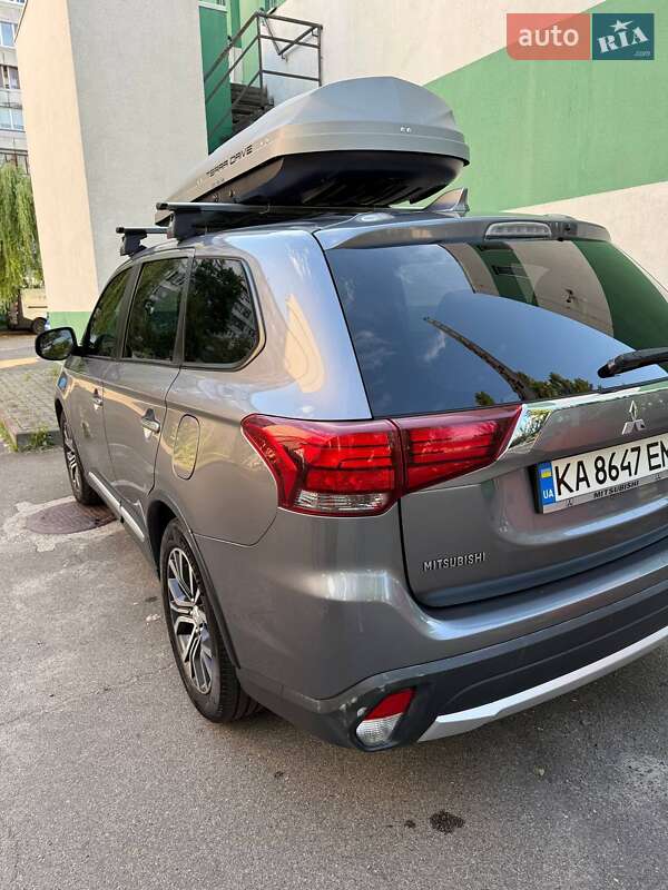 Позашляховик / Кросовер Mitsubishi Outlander 2018 в Києві