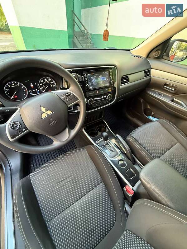 Позашляховик / Кросовер Mitsubishi Outlander 2018 в Києві